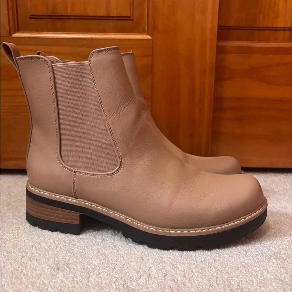 Target Brand Women Beige Boots